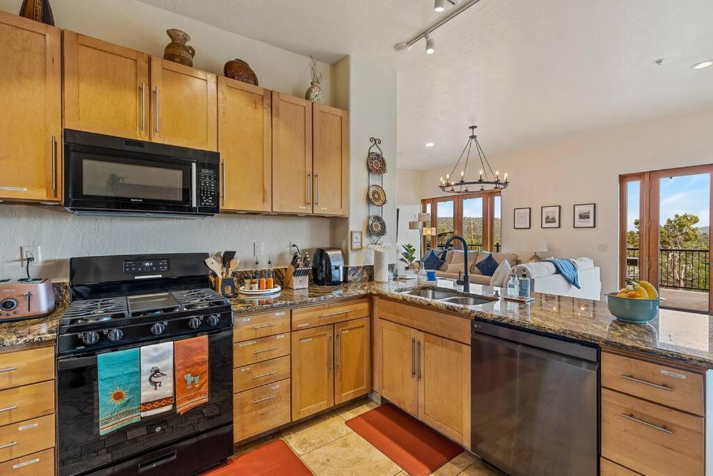 Close To Fresh Creek! Sleeps 12 ~ Amazing Views W/Serene Open Space ~ Hot Tub + Game Room ~ Trails Outside Sedona Exteriér fotografie